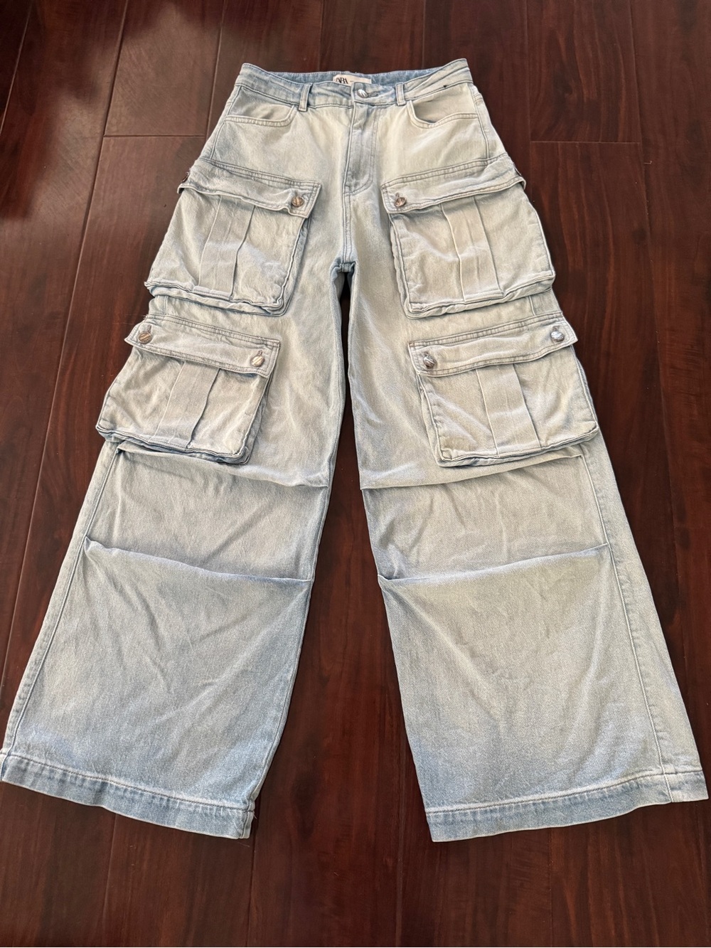 Light Wash Cargo Pocket Wide-Leg Jeans
